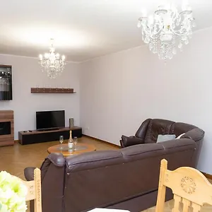 Spacious In The Center Of Obolon 2 Bedrooms Апартаменты Киев